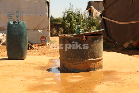 Inside a Qibb Ilyas refugee camp 