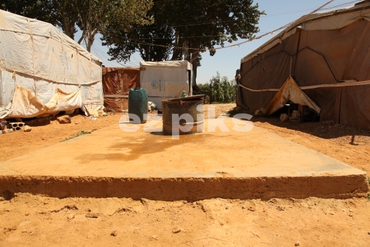 Inside a Qibb Ilyas refugee camp 