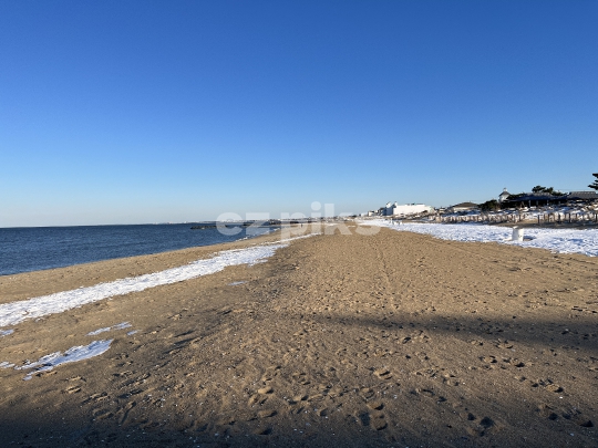 Snow Versus Sand