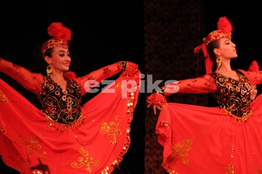 Xinjiang dance performance